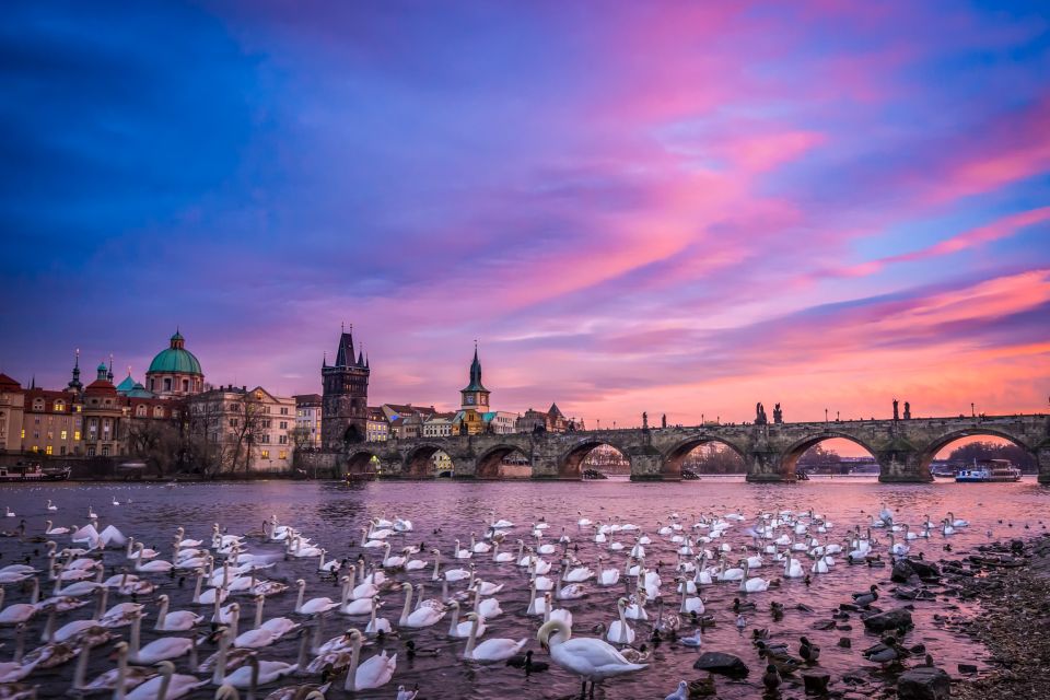 3-hour Walking Photo Tour in Prague - Key Points