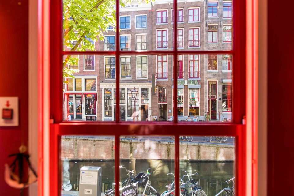 Amsterdam: Red Light Secrets Museum and 1-Hour Canal Cruise - Canal Cruise Experience