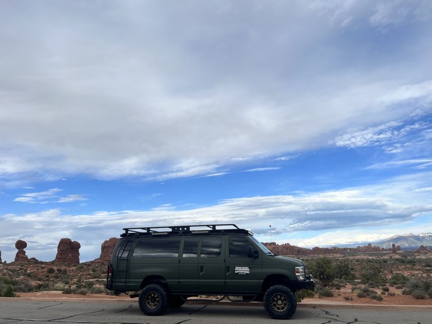 Arches National Park: Sunset Pavement Van Tour - Tour Duration and Group Size