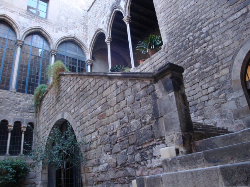 Barcelona: Gothic Quarter Walking Tour - Tour Experience