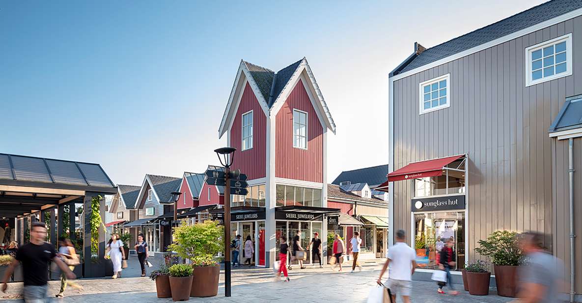 Batavia Stad Fashion Outlet: VIP Day Pass and Coffee & Treat - Discounts and Savings