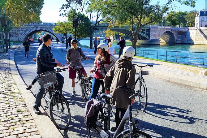 Bike Paris Treasures With a Live Guide - Families & Friends - Meeting and End Point