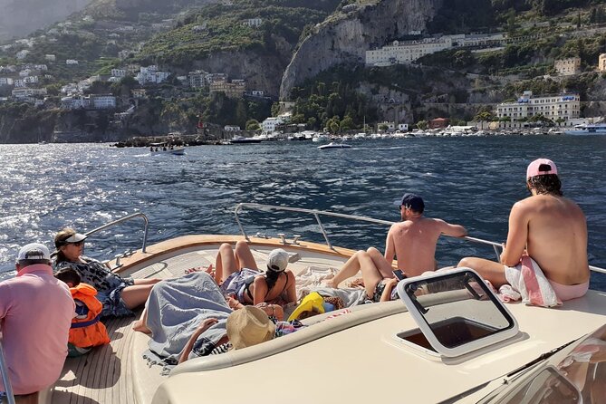 Boat Tour in Capri - Operating Hours