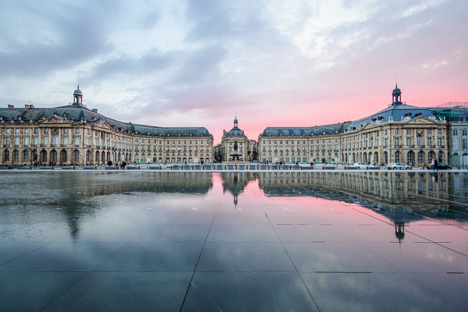 Bordeaux: Birthday Mission Outdoor City Game - Languages and Booking