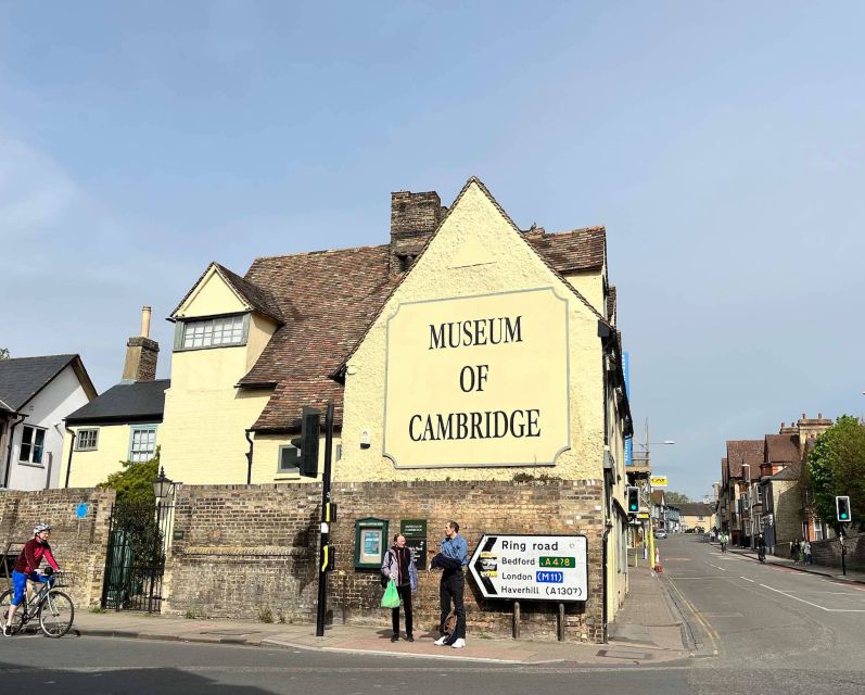 Cambridge: Self-Guided Colleges Walking Tour and Sightseeing - Tour Features