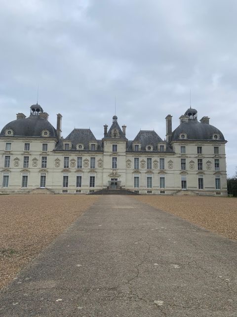 Cheverny : the 17TH Century Chateau of the Loire Valley - Guided Tour: Exploring the Chateau