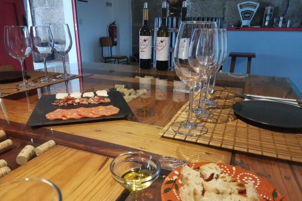 Douro: Premium Wine Tasting and Tapas Tour - Wine and Tasting Details