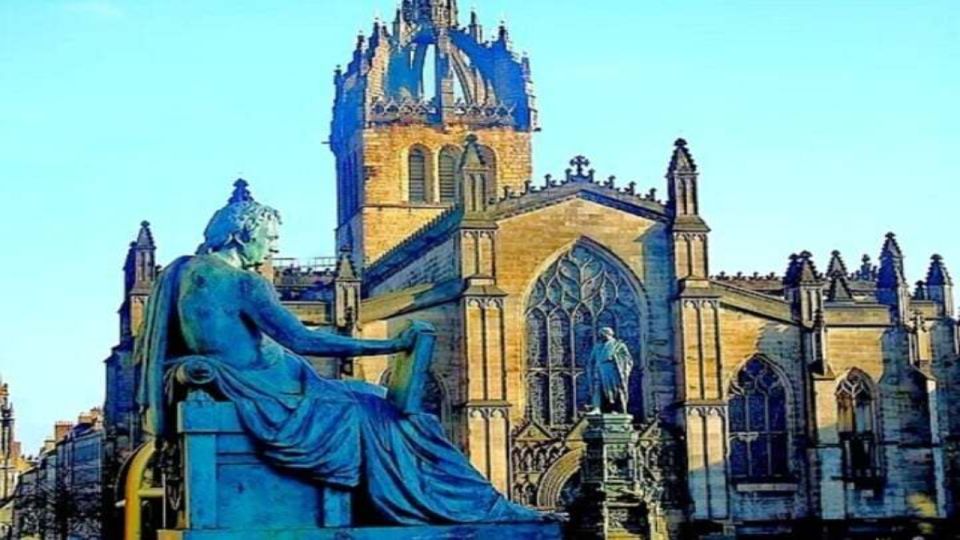 Edinburgh: Heart Of Old Town Private Walking Tour - Itinerary Overview