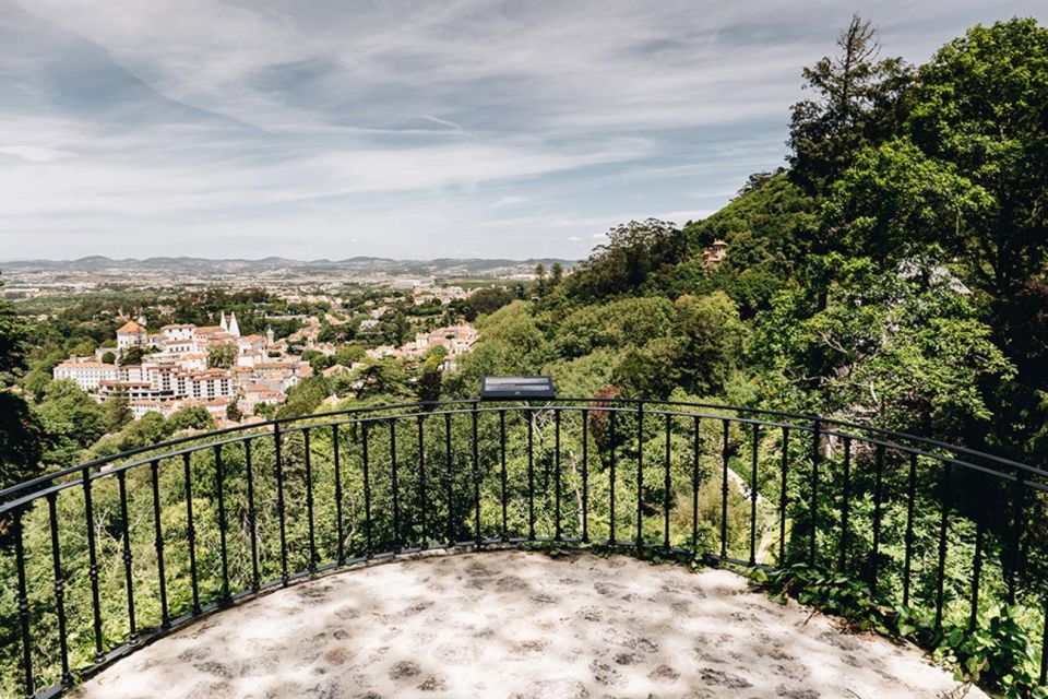 Enchanting Sintra: Palaces, Sweet Indulgences and Wine - Pastry Tasting: Travesseiros and Queijadas