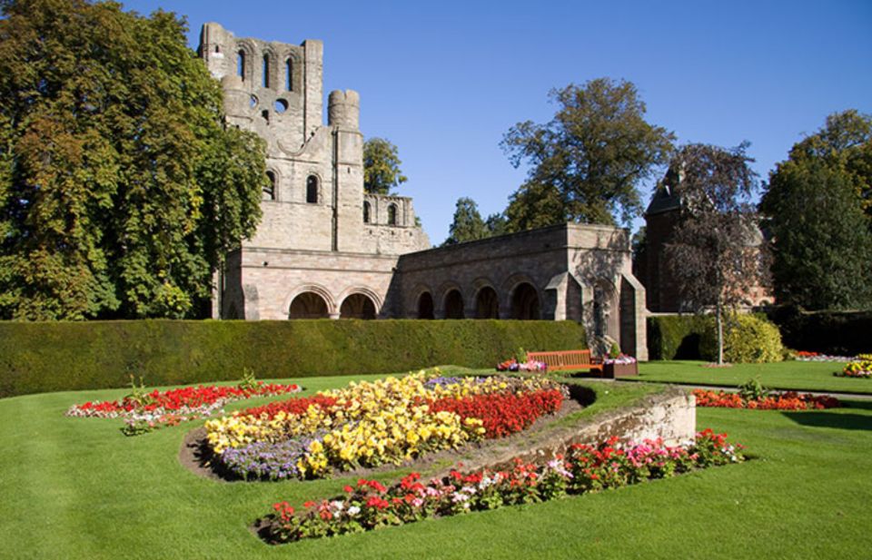 From Edinburgh: Alnwick Castle and Scottish Borders Tour - Kelso and Kelso Abbey