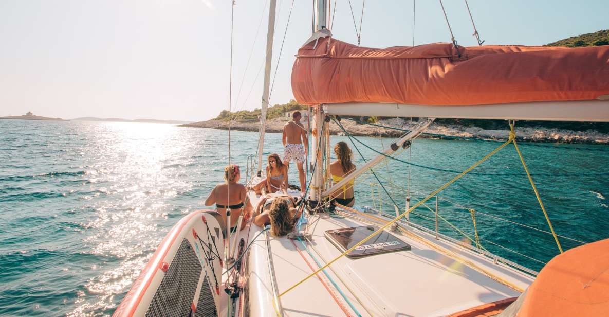 From Hvar: Pakleni Islands & Red Rocks Comfort Sailboat Tour - Boat and Amenities