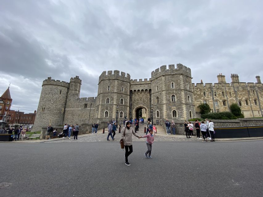 From London: Windsor Castle & Stonehenge Private Day Trip - Exploring Stonehenge