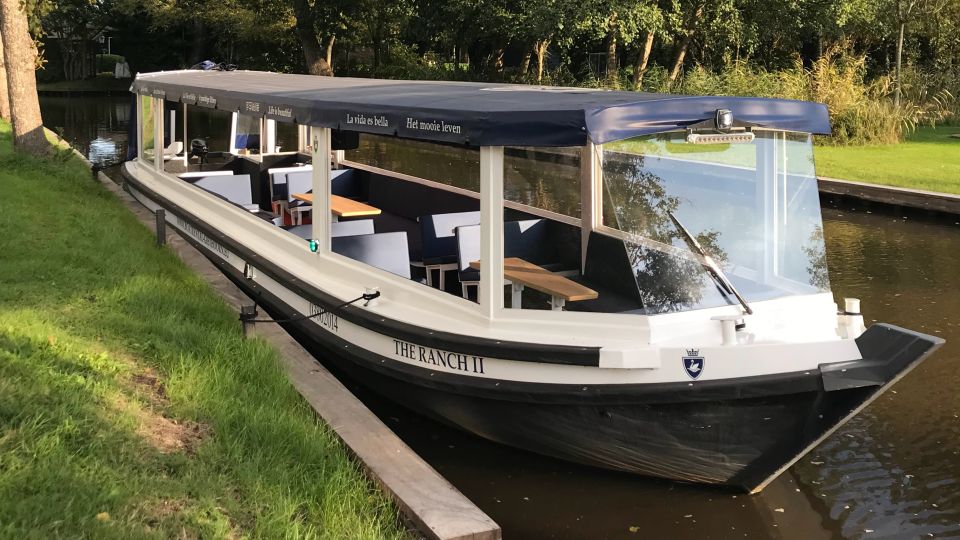 Giethoorn: 1 Hour Luxury Private Boat Tour With Local Guide - Accessibility and Amenities