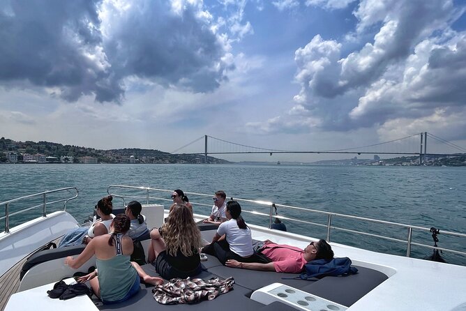 Guided Bosphorus Yacht Cruise With Asian Side Visit - Landmarks and Sights