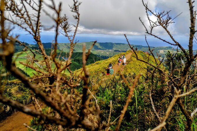 Half Day Guided Tour of Sete Cidades From Ponta Delgada - Knowledgeable Guides and Beautiful Sites