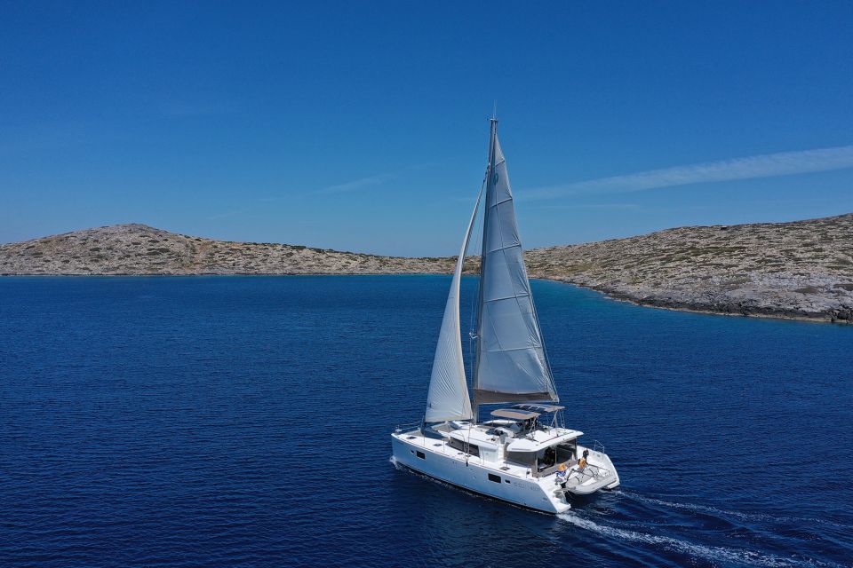 Hersonissos: Private Catamaran to Dia Island With Meal - On-Board Amenities