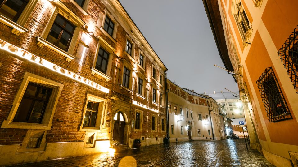 Krakow: Old Town Walking Tour - Tour Inclusions and Meeting Point