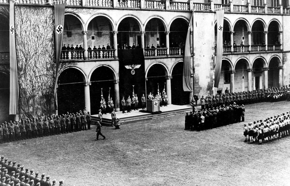 Krakow: Second World War History Guided Walking Tour - Polands Entry Into the War