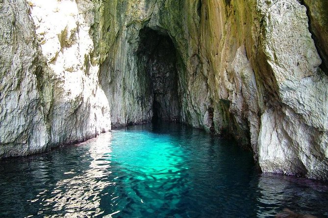 Leuca: Cave Tour 1 Hour 30 Minutes - Tour Group Size