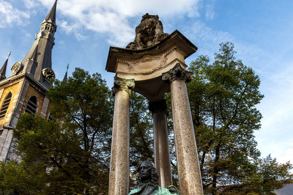 Liege: First Discovery Walk and Reading Walking Tour - Walking Experience and Features