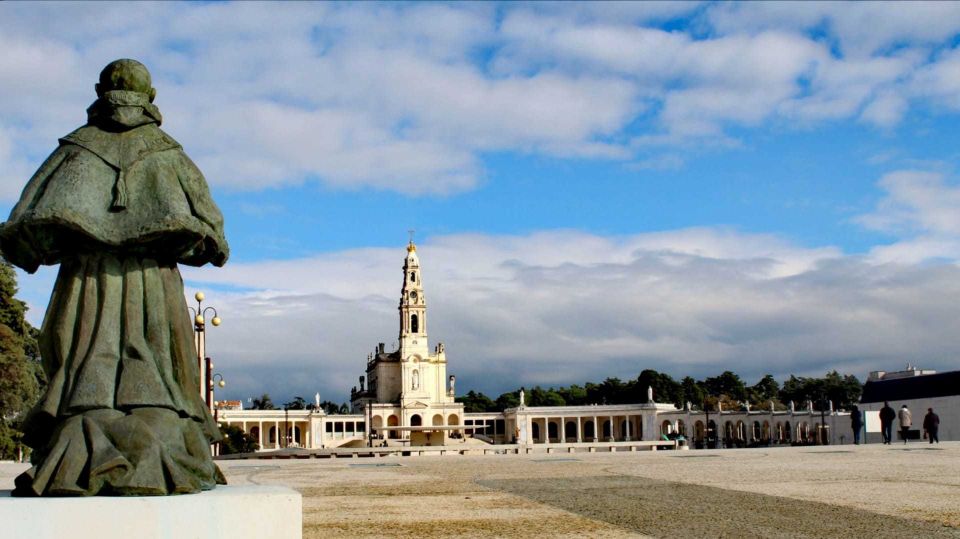 Lisbon: Full-Day Private Guided Tour to Fátima - Rosary Basilica and Church