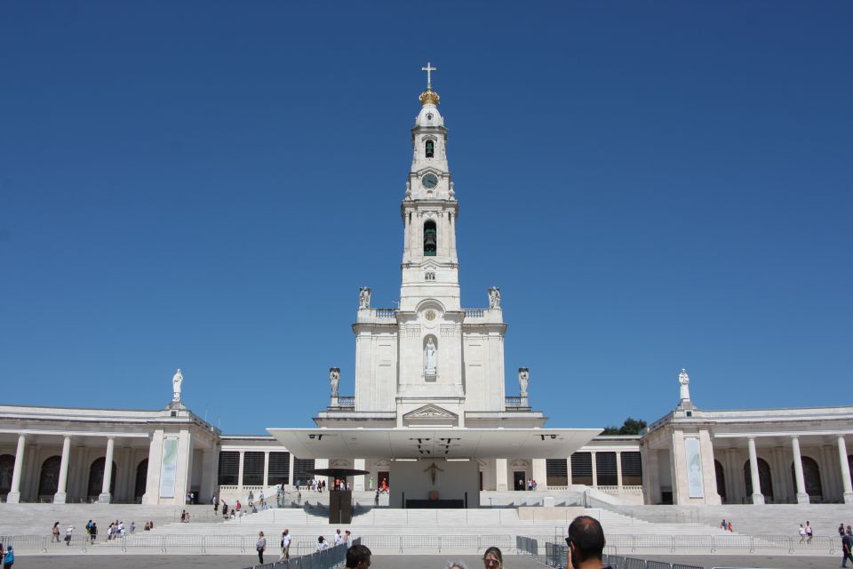 Lisbon: Full-Day Tour of Fátima, Batalha, Nazaré, and Óbidos - Batalha Monastery