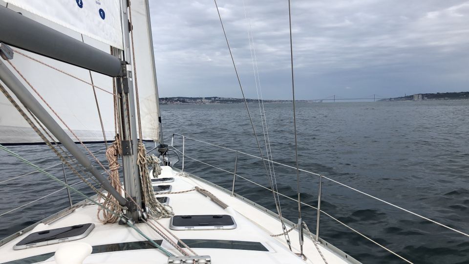 Lisbon: Private Sailing Tour With Locals and Sunset - Meeting Point