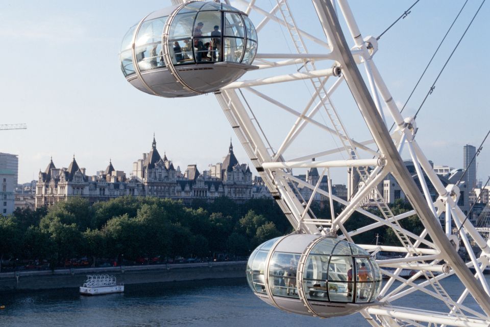 London Eye Private Capsule Experience for Couples or Groups - Romantic Cupids Capsule Experience