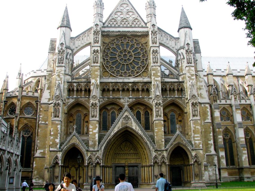 London: Kid-Friendly Westminster Abbey & Sightseeing Tour - Historical Figures and Legends