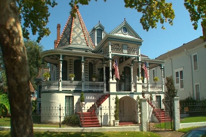 New Orleans City and Cemetery Bus Tour - Accessibility and Requirements