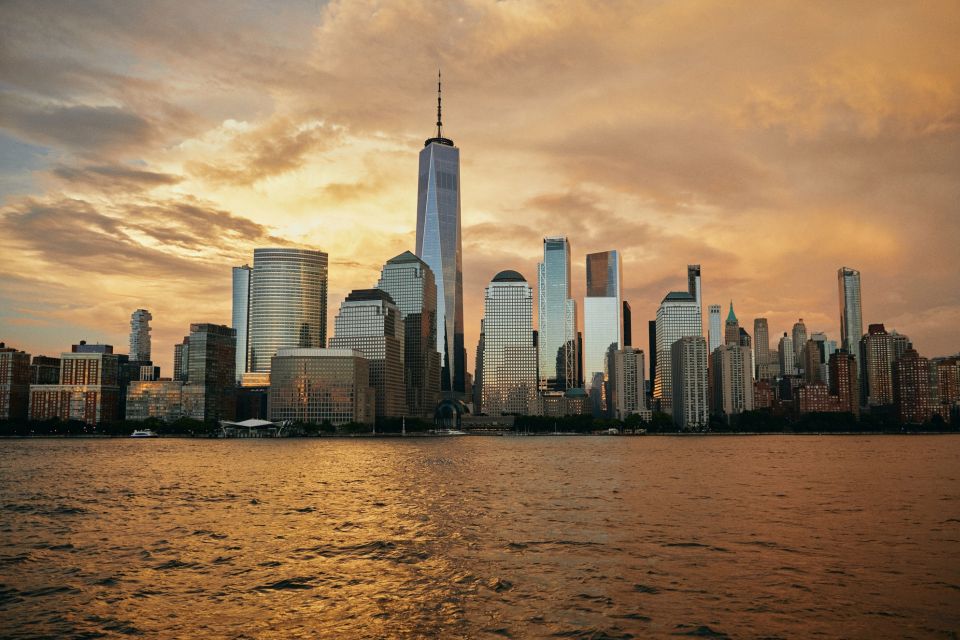 Nyc: Gourmet Dinner Cruise With Live Music - River Views and Sights