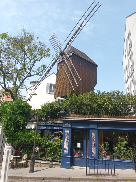 Paris: Montmartre Small Group Guided Walking Tour - Semi-Private Small Group