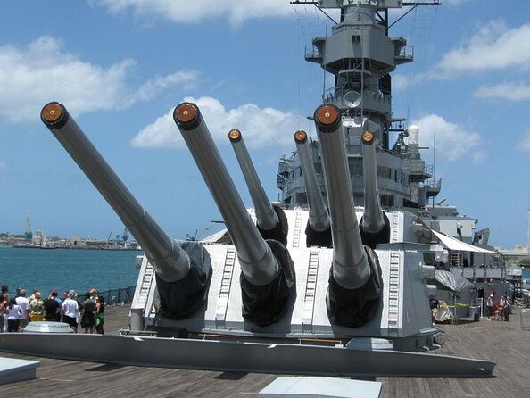 Pearl Harbor USS Arizona Memorial & Battleship Missouri - Film and Briefing