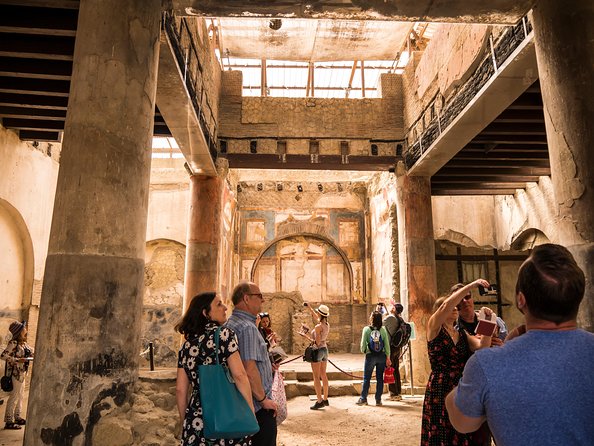 Pompeii and Herculaneum Private Walking Tour With an Archaeologist - Meeting and Pickup