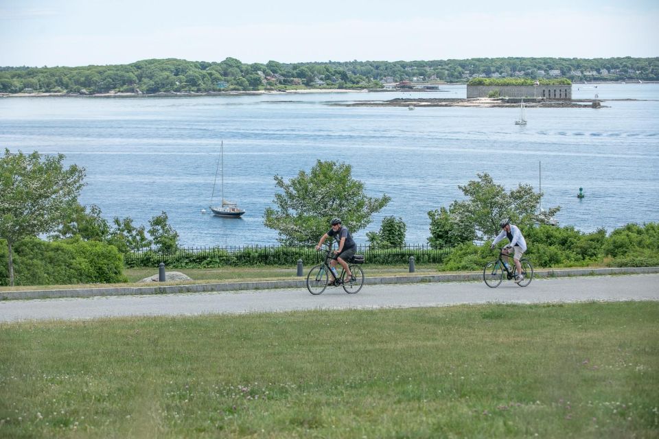 Portland, Maine: Guided Bike Tour Around The Peninsula - Group Size and Language