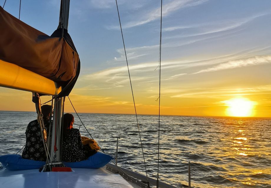 Porto: Daytime or Sunset Sailboat Cruise on the Douro River - Crew and Services