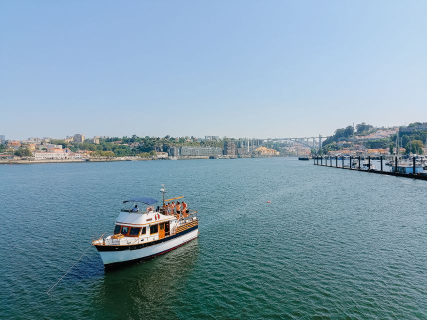 Porto: Exclusive Bachelor Party at Classic Boat Cruise 3H - Included Amenities