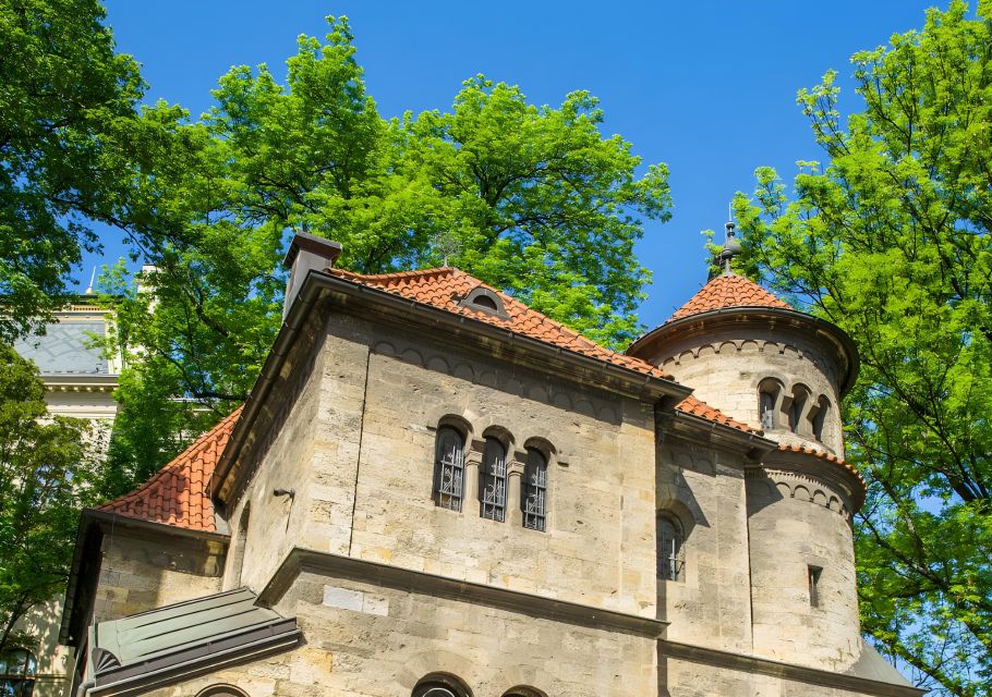 Prague: Guided Tour Inside the Jewish Cemetery & Synagogues - Focus of the Tour