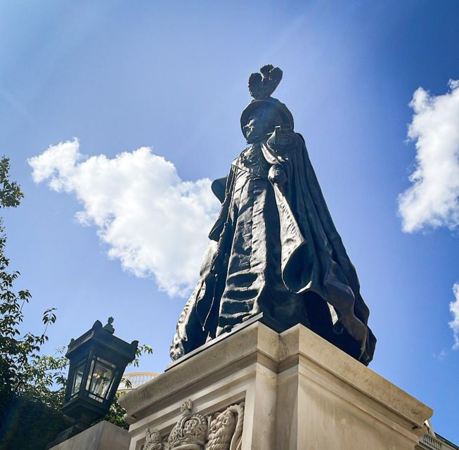 Royal Love Stories Walking Tour - Start at Trafalgar Square