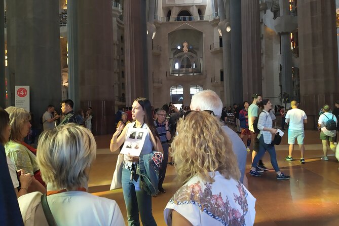 Sagrada Familia English Guided Tour & Optional Tower Access - Exploring the Sagrada Familias Exterior