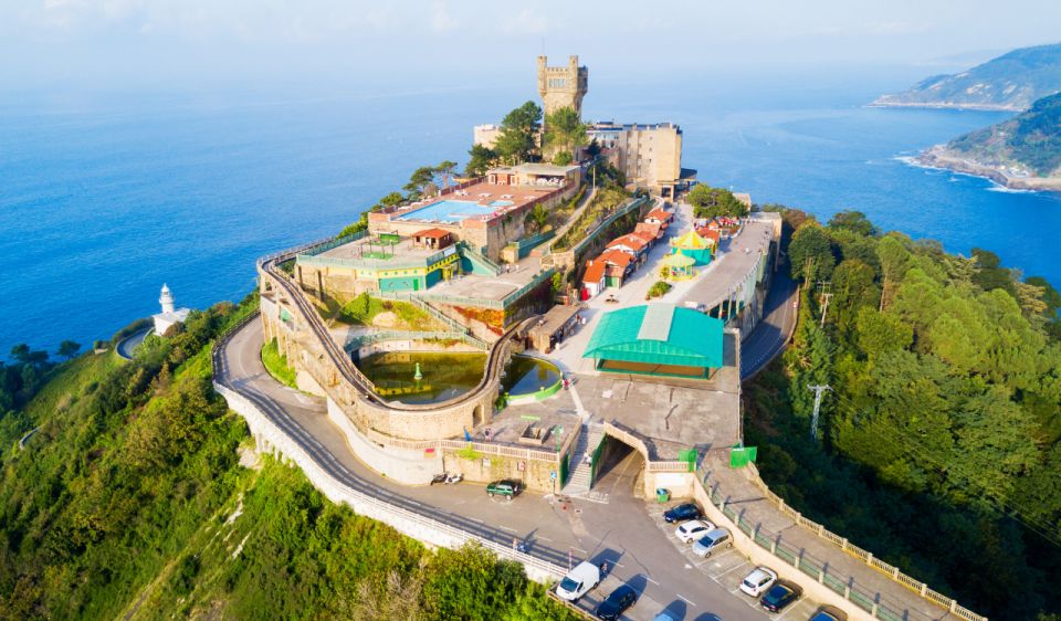 San Sebastian Complete Private Walking Tour + Monte Igeldo - Meeting Point