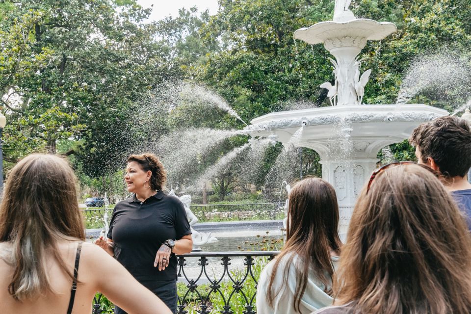 Savannah: Ghosts, Asylums, Voodoo, and Horror Walking Tour - Engaging Tour Guide