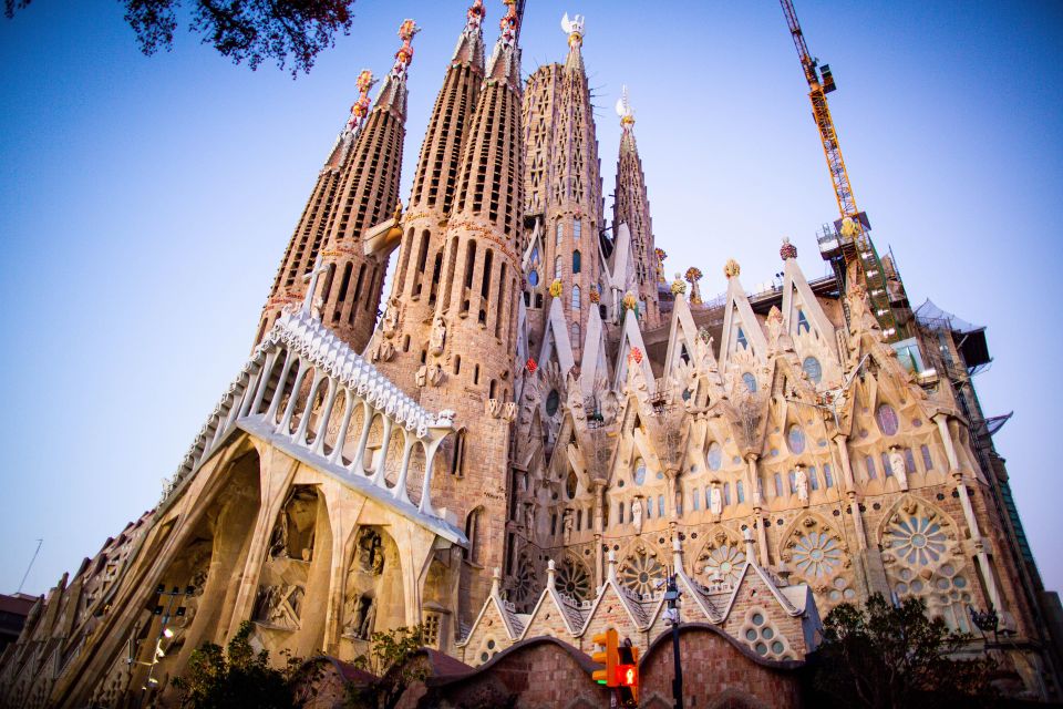 Segway Tour: Gaudi Highlights - Experience and Features