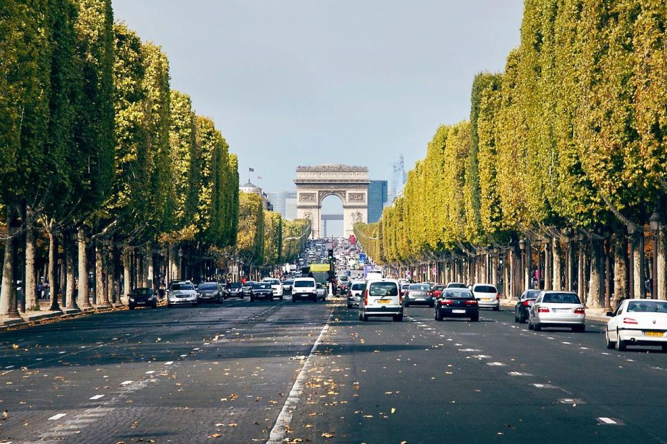 Sightseeing Tour of Paris - Iconic Parisian Landmarks