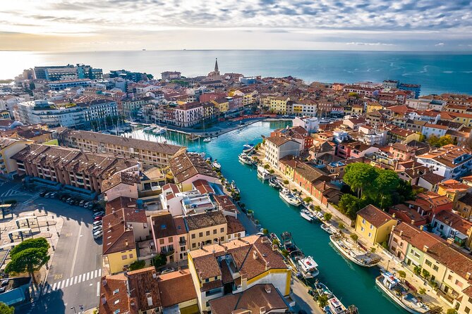 The Essence of Venice in a Stress Free Small Group Walking Tour With a Top Guide - Landmark Highlights and Historical Insights