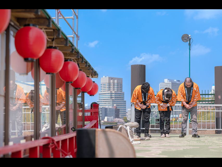 Tokyo: Dinner Cruise With Shamisen & Tokyo Tower Dance Show - Dining and Drinks