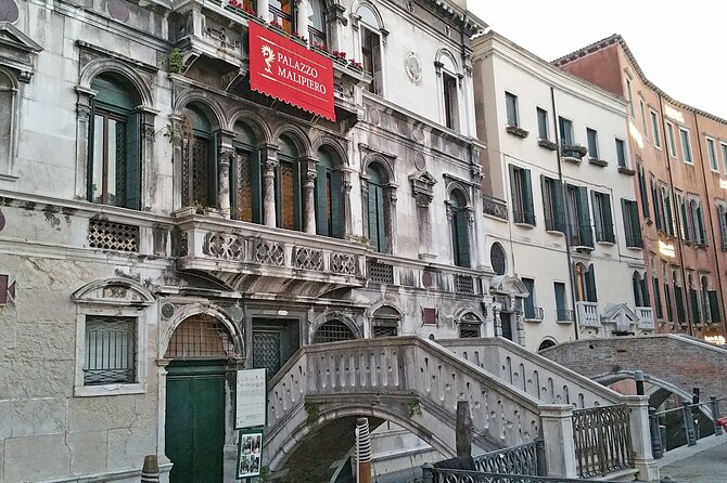 Venice Top Attractions Walking Tour Along the Canals With Local Guide - Meeting and End Points