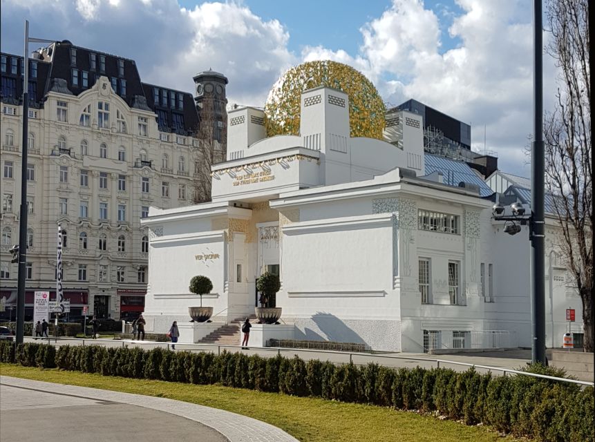 Vienna: Tour of Gustav Klimts Art in 3 Museums With Tickets - Key Artworks at Belvedere Palace