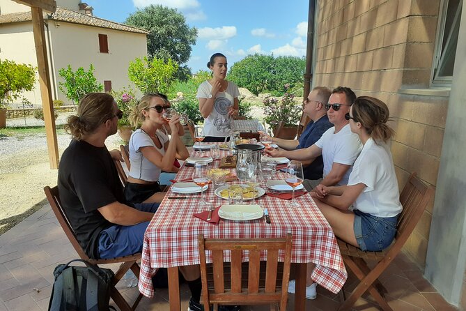 4 Wines & 2 Olive Oils Tasting in Chianti Winery With Tour - Key Points