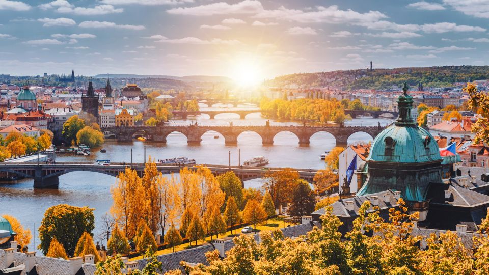 5h Prague City Highlights Tour, Local Lunch & Snack Incl. - Additional Features